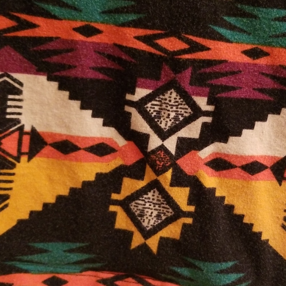 Rue 21 Azteck Patterned Crop Top Size M - Picture 4 of 4
